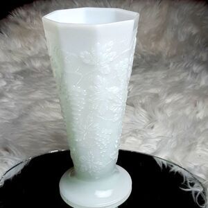 BEST MORELAND milk glass panel great‎ footed bass